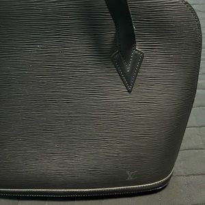 Louis Vuitton Black Epi Leather Lussac Zip Tote Bag 106lv5
